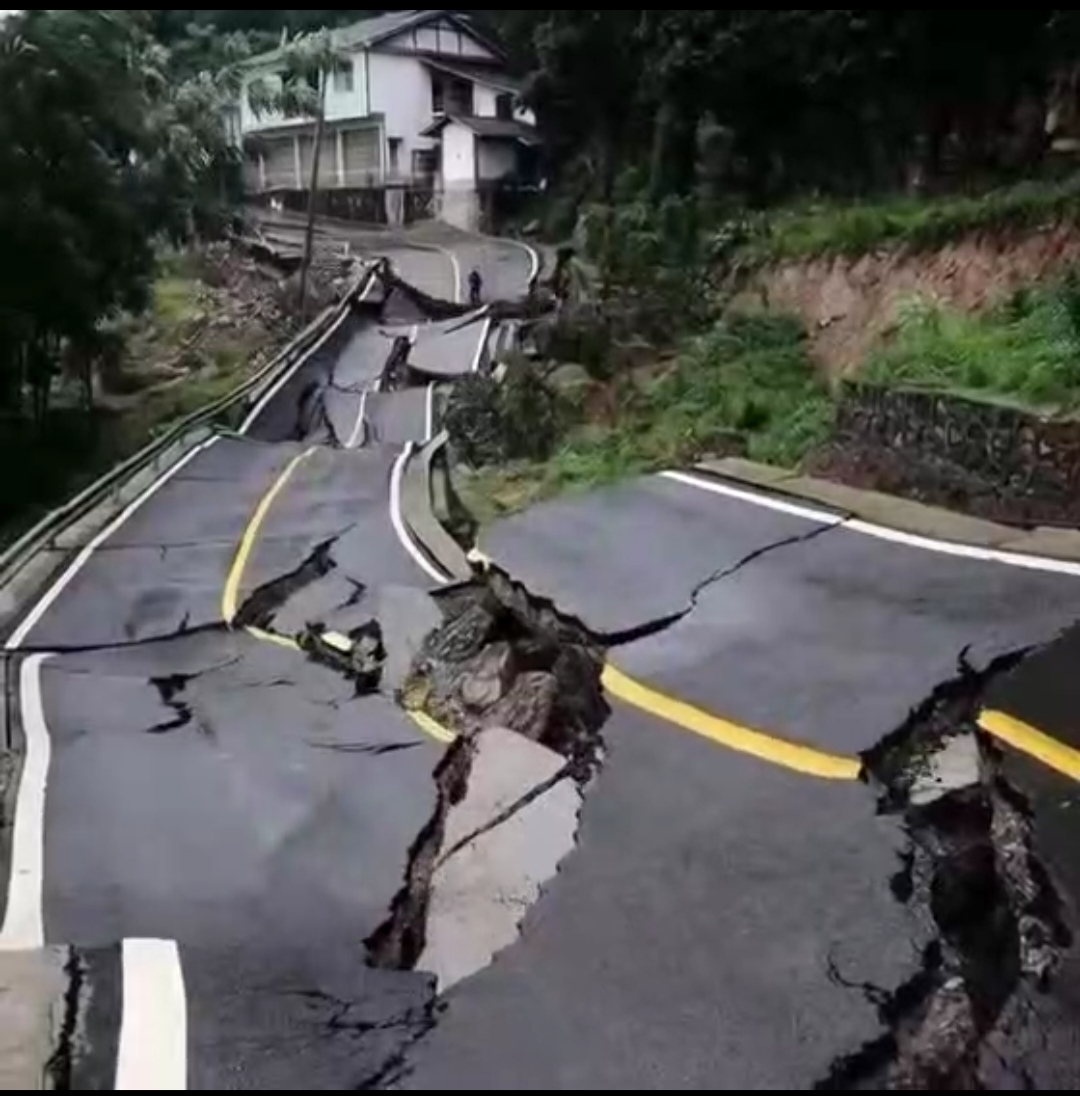 🚨😱LATEST NEWS Alert: Powerful 7.7 magnitude earthquake shakes the city…See more