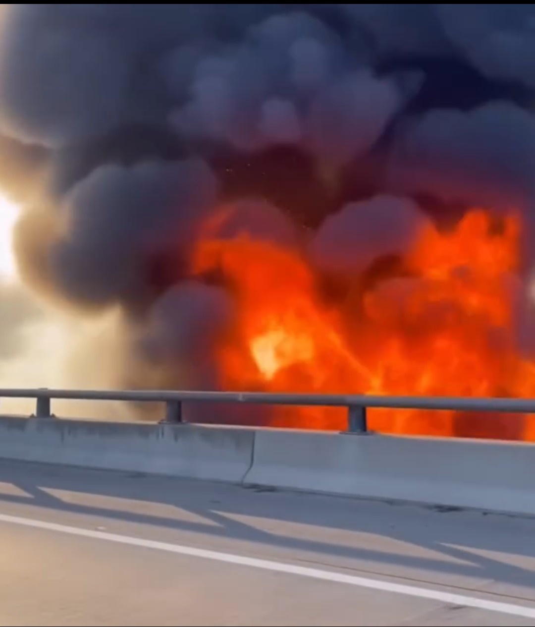 🎥BREAKING NEWS🚨Just minutes ago, a tremendous fire broke out in…See more