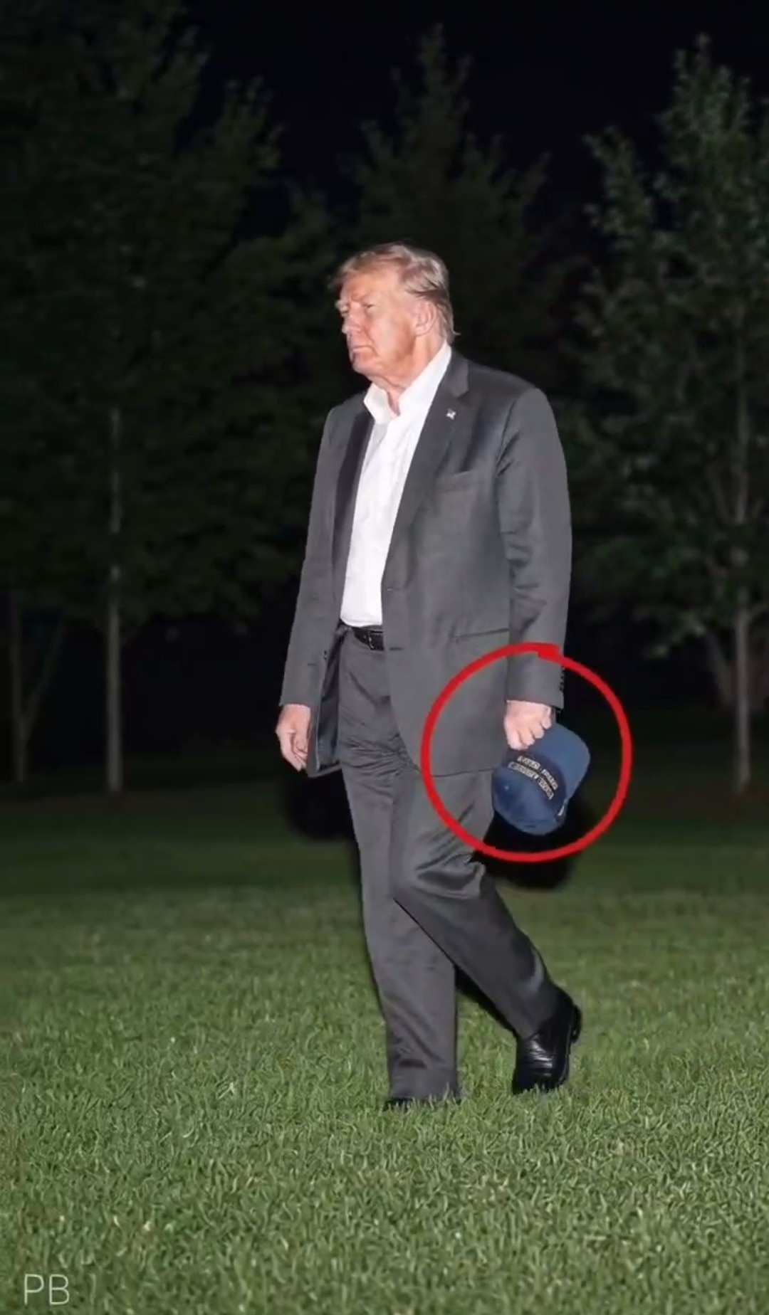 Just in: Trump was seen with a… 𝗦𝗲𝗲 𝗺𝗼𝗿𝗲
